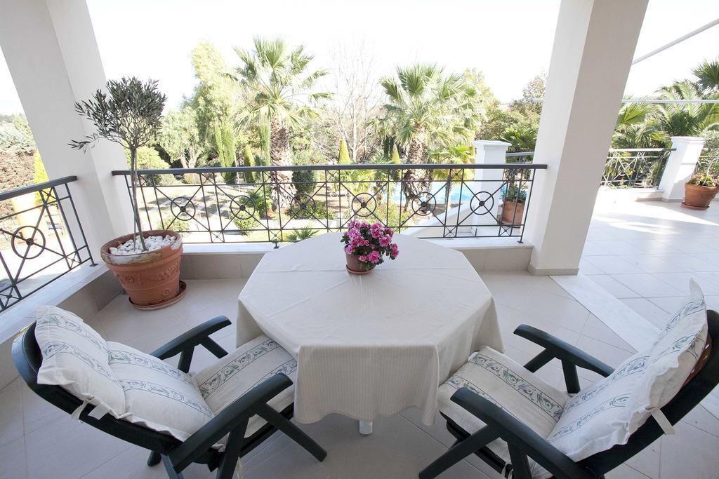 Villa Elena Peraía Esterno foto